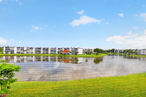 View/Area - 3045 Cornwall C, Boca Raton, FL 33434 photo 3 of 10