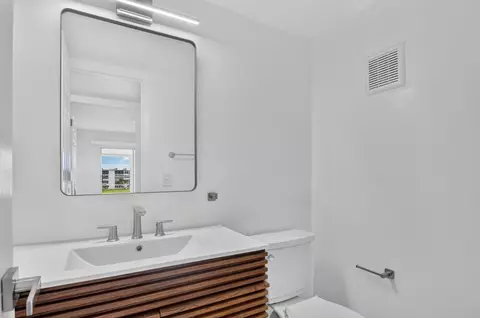 Bath - 3045 Cornwall C, Boca Raton, FL 33434 photo 3 of 4