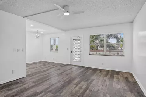 Living - 3045 Cornwall C, Boca Raton, FL 33434 photo 3 of 4