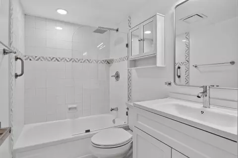 Bath - 3045 Cornwall C, Boca Raton, FL 33434 photo 1 of 4