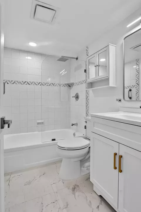 Bath - 3045 Cornwall C, Boca Raton, FL 33434 photo 2 of 4