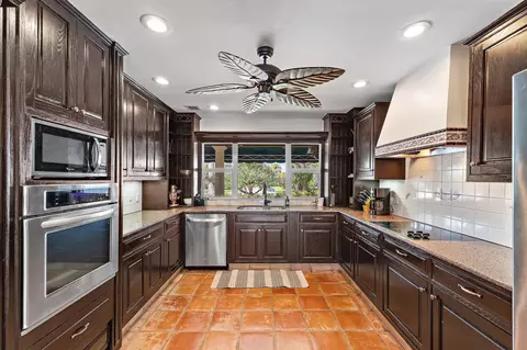 Kitchen - 88 River Dr, Tequesta, FL 33469 photo 1 of 2