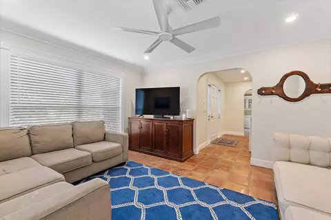 Living - 88 River Dr, Tequesta, FL 33469 photo 2 of 4