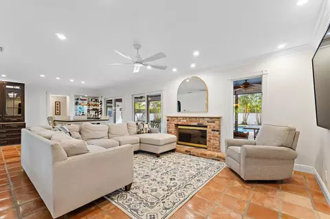 Living - 88 River Dr, Tequesta, FL 33469 photo 3 of 4