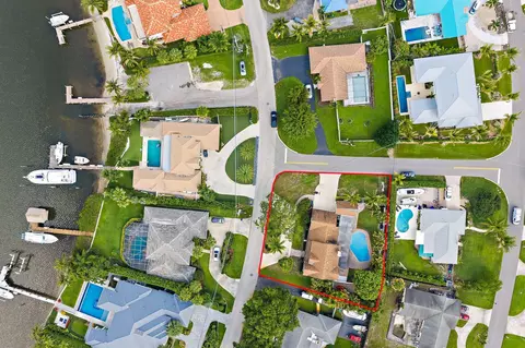 View/Area - 88 River Dr, Tequesta, FL 33469 photo 3 of 6