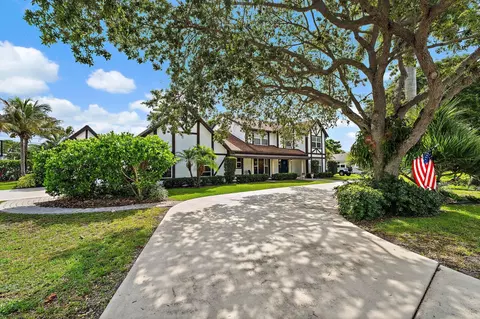 Exterior - 88 River Dr, Tequesta, FL 33469 photo 2 of 11