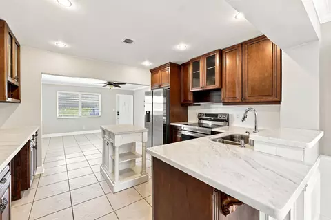 4569 NW 16th Ave, Tamarac, FL 33309