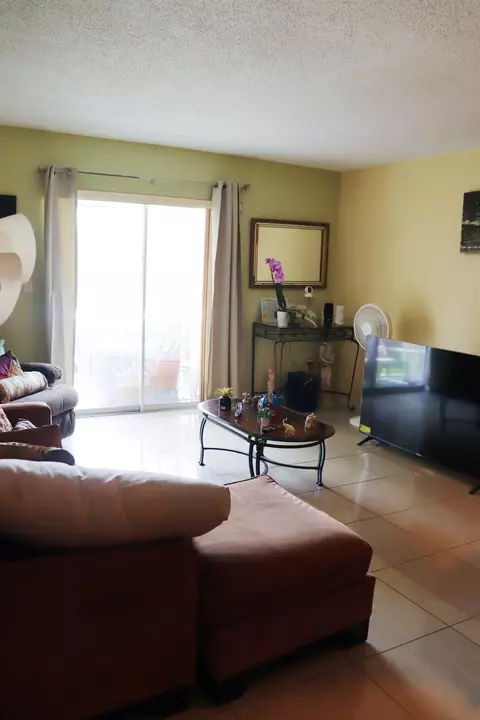 20500 NW 7th Ave #8, Miami Gardens, FL 33169