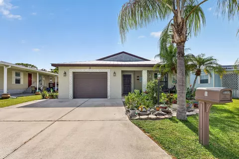 11 SE Flamenco Way, Port Saint Lucie, FL 34952
