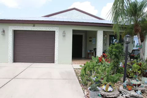 11 SE Flamenco Way, Port Saint Lucie, FL 34952