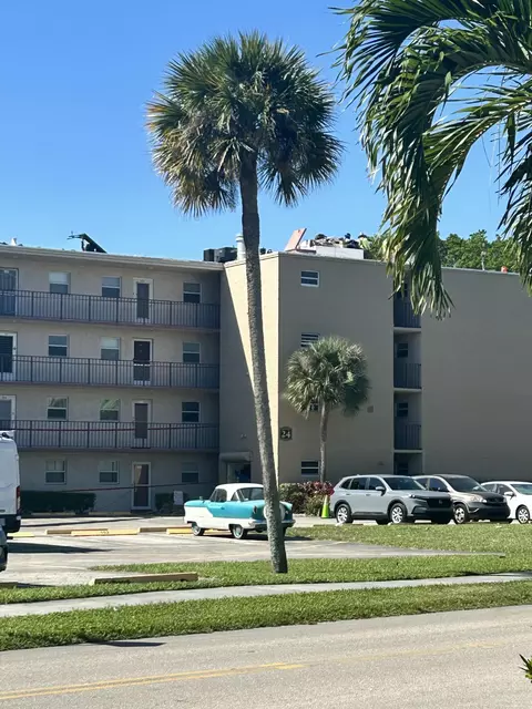 225 Bonnie Blvd #405, Palm Springs, FL 33461