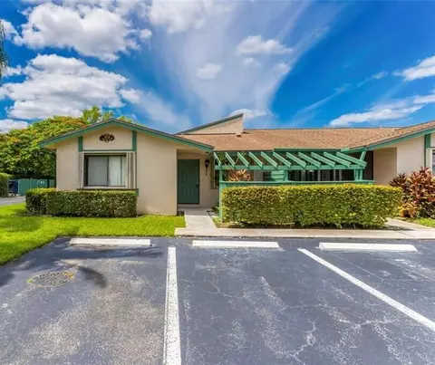 454 Lakeview Dr #1, Weston, FL 33326