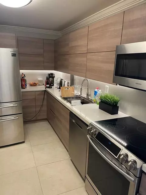 3000 S Ocean Dr #302, Hollywood, FL 33019