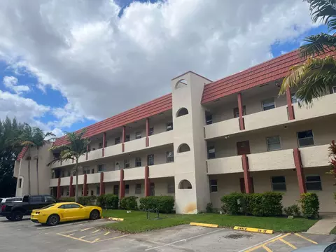 8101 N Sunrise Lakes Dr N #302, Sunrise, FL 33322
