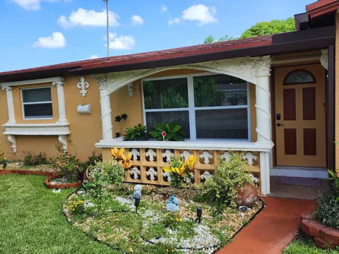 3654 NW 27th St, Lauderdale Lakes, FL 33311