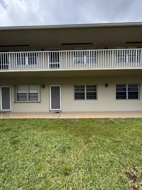 33 Lake Vista Trl #104, Port Saint Lucie, FL 34952