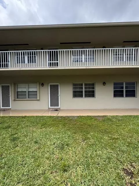 33 Lake Vista Trl #104, Port Saint Lucie, FL 34952