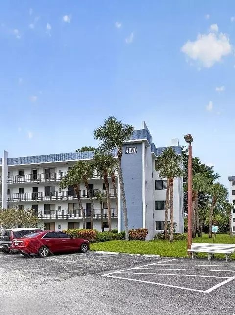 4820 W Lucerne Lakes Blvd W #402, Lake Worth, FL 33467