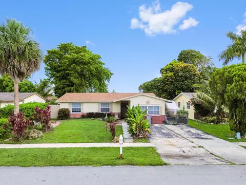 703 SW 76th Ave, North Lauderdale, FL 33068