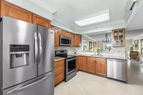 7076 Huntington Ln #502, Delray Beach, FL 33446