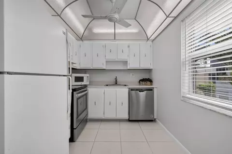 40 Burgundy A, Delray Beach, FL 33484