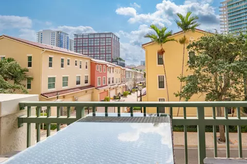 403 S Sapodilla Ave #207, West Palm Beach, FL 33401