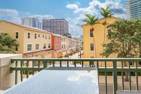 403 S Sapodilla Ave #207, West Palm Beach, FL 33401