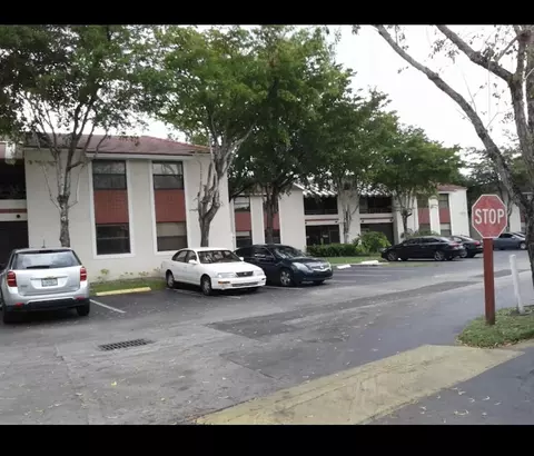 20015 NE 3rd Ct #5, Miami, FL 33161