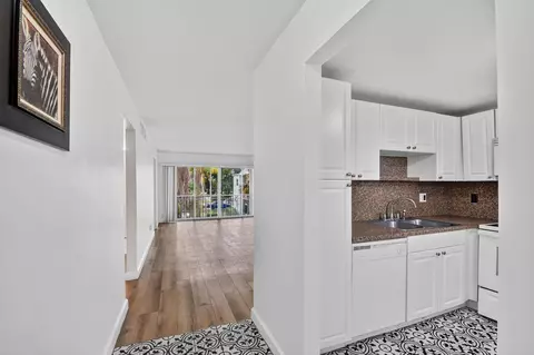 1505 Crescent Cir #B24, Lake Park, FL 33403
