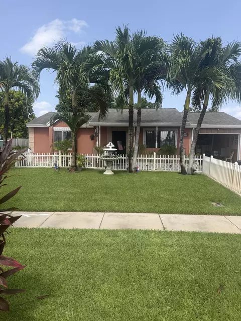 1304 Donwoods Ln, Royal Palm Beach, FL 33411