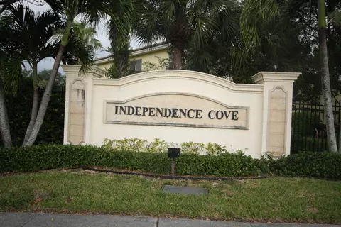 945 Imperial Lake Rd, West Palm Beach, FL 33413