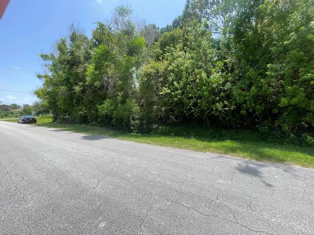 638 NW Grenada St, Port St Lucie, FL 34983