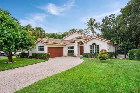 5563 NW 41st Ave, Coconut Creek, FL 33073