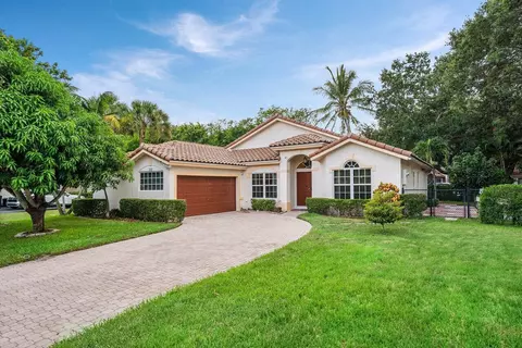 5563 NW 41st Ave, Coconut Creek, FL 33073