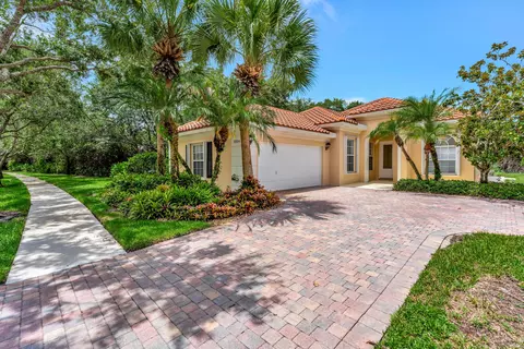 8894 SE Retreat Dr, Hobe Sound, FL 33455