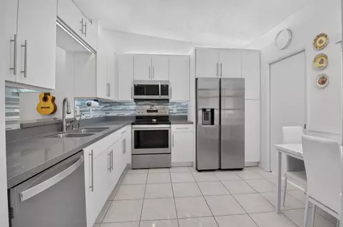 8246 Springview Ter, Boca Raton, FL 33496 photo 13