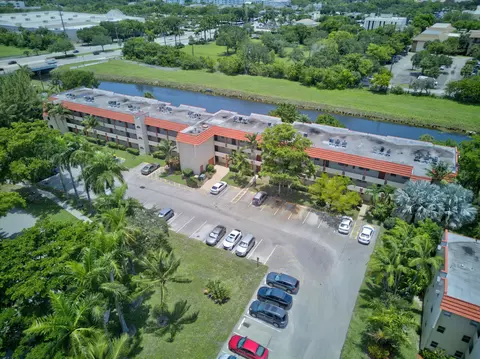 8101 N Sunrise Lakes Dr N #112, Sunrise, FL 33322