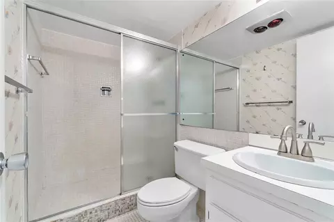 Bath - 9101 W Sample Rd #402, Coral Springs, FL 33065 photo 1 of 2
