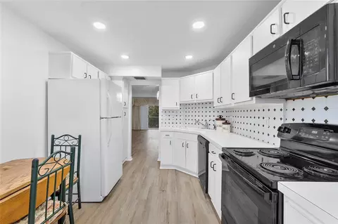 Kitchen - 9101 W Sample Rd #402, Coral Springs, FL 33065 photo 2 of 4
