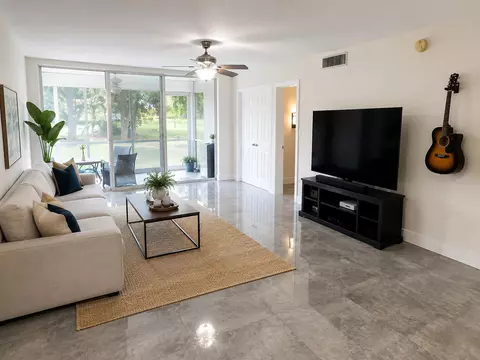 575 Oaks Ln #109, Pompano Beach, FL 33069