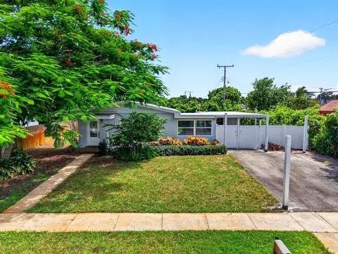 1446 W Perry St, Lantana, FL 33462