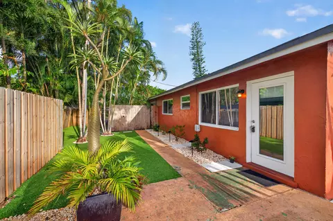 1720 NE 8th Ave, Fort Lauderdale, FL 33305