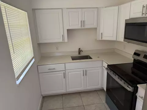 Kitchen - 1531 NE 14th St, Okeechobee, FL 34972 photo 2 of 3