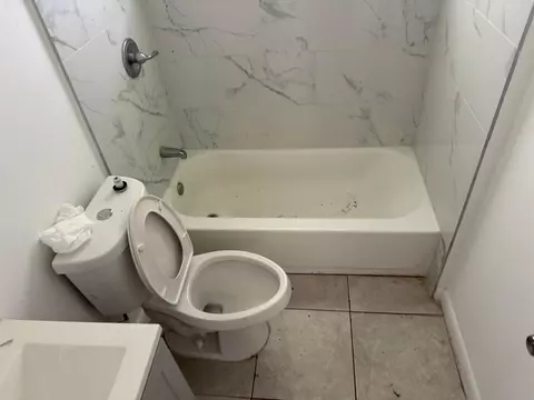 Bath - 1531 NE 14th St, Okeechobee, FL 34972 photo 1 of 1