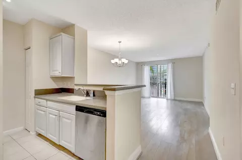 780 S Sapodilla Ave #203, West Palm Beach, FL 33401