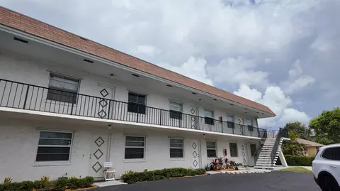 227 Castlewood Dr #207, North Palm Beach, FL 33408