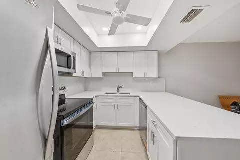 52 Canterbury Ln, Tamarac, FL 33319