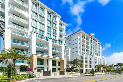 475 E Royal Palm Rd #206, Boca Raton, FL 33432