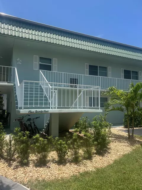 121 Wettaw Ln #214, North Palm Beach, FL 33408