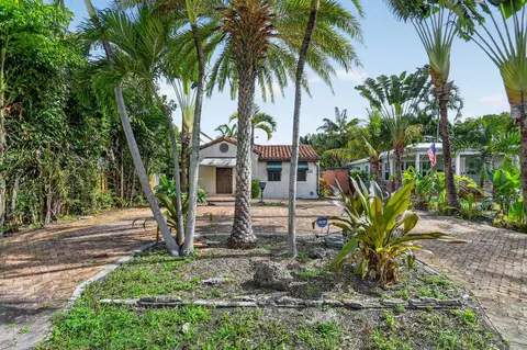 109 George Bush Blvd, Delray Beach, FL 33444